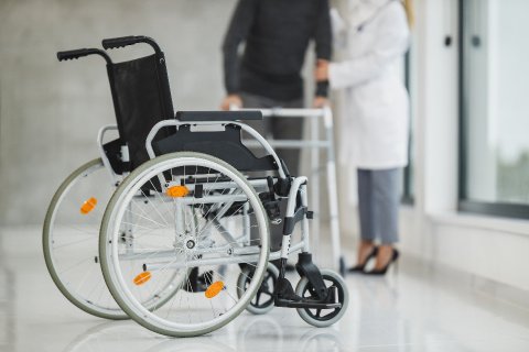 Víte, kde koupit kvalitní pomůcky pro seniory a hendikepované?